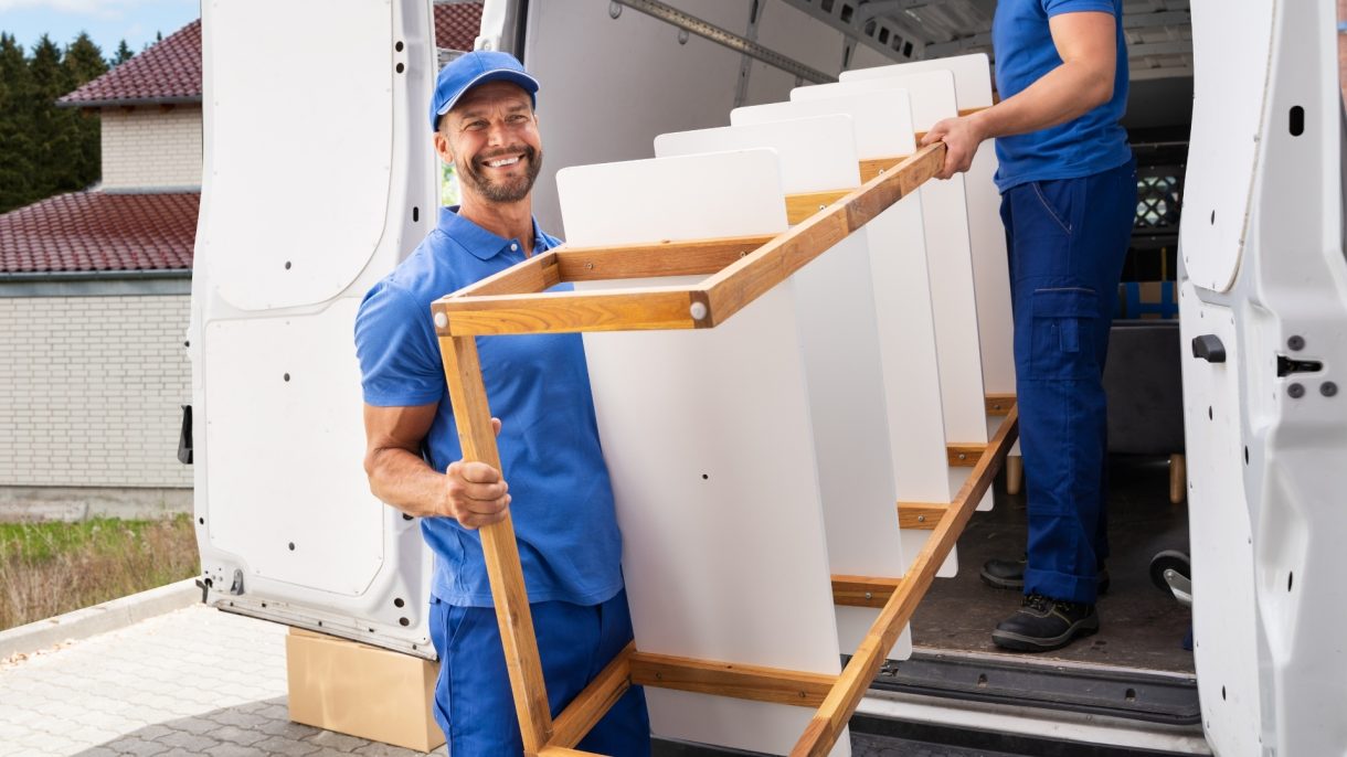 Profesyonel nakliye personeli ve taşıma ekibi