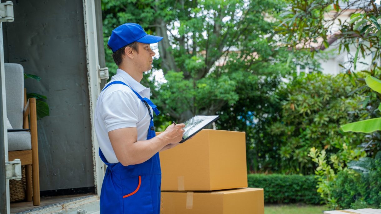 Profesyonel nakliye personeli ve taşıma ekibi